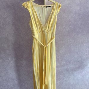 💟$3 Bundle Add On💟Yellow and white striped sleeveless jumpsuit